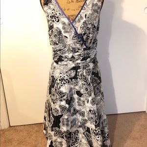 Woman’s V-Neck Sleeveless Floral Dress Sz 18